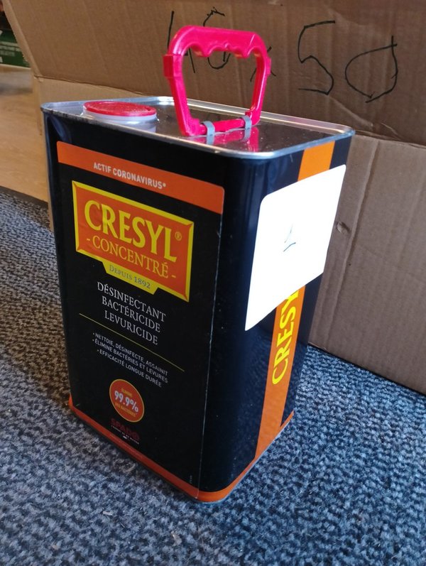 Cresyl 5L - Nettoyant desinfectant - Contenant cabossé